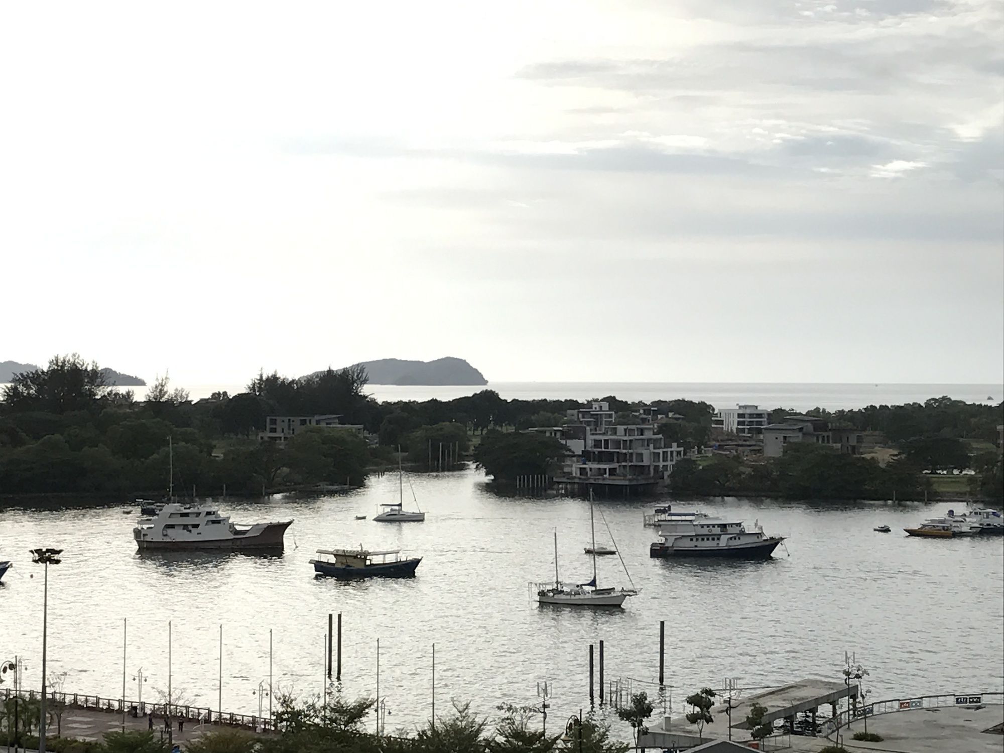 Sunset & Seaview Vacation Condos At Marina Court Resort Condo Kota Kinabalu Eksteriør billede